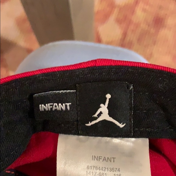 Infant red Jordan hat - Picture 2 of 2